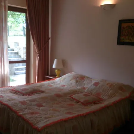 Boliari Hotell 2*